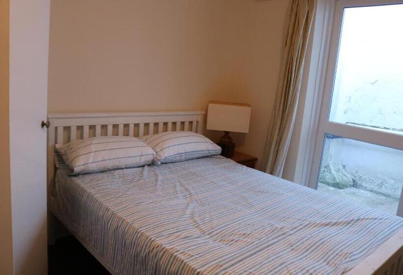 شقة غرفة واحدة, Lennard House