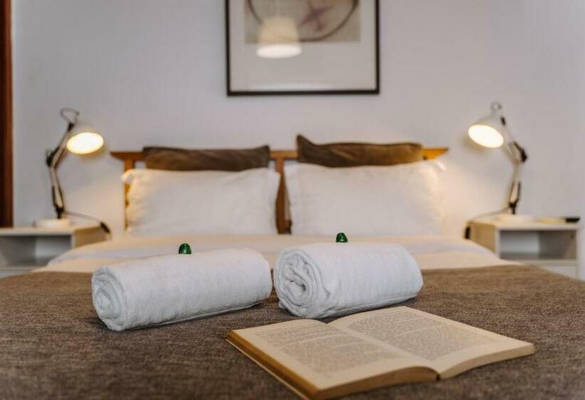 标准三人间, Casa António Moreira