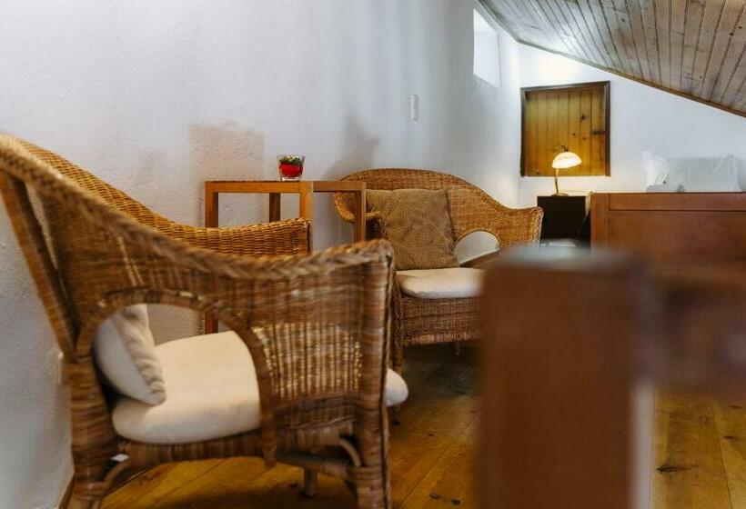 标准三人间, Casa António Moreira