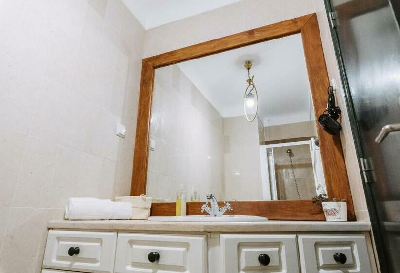 标准三人间, Casa António Moreira