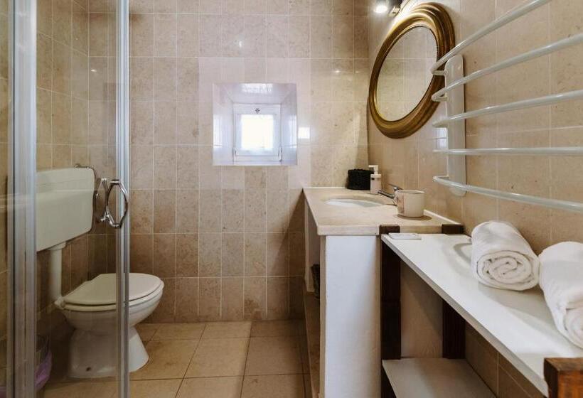 经典四人房间, Casa António Moreira