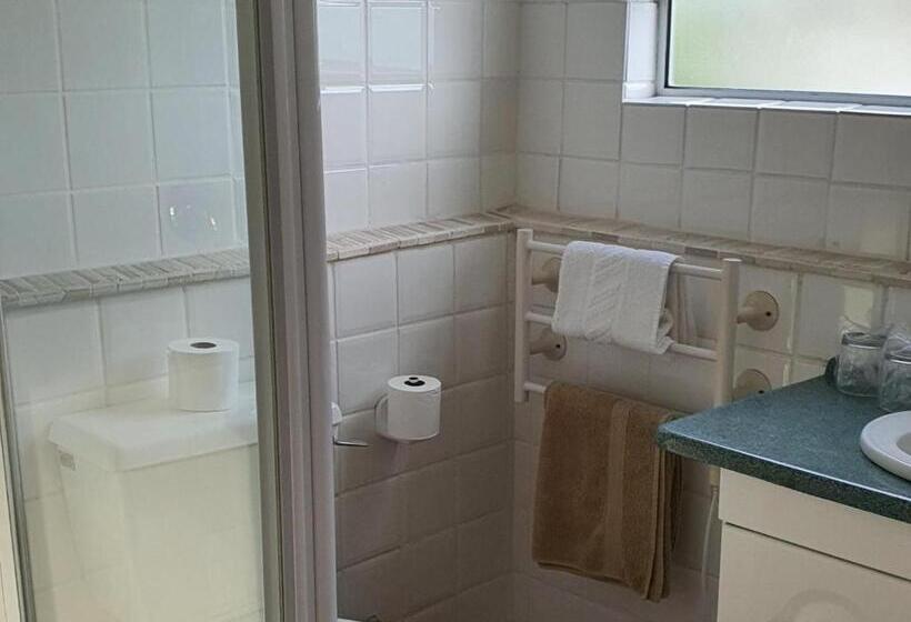 标准间, Lagoona Inn