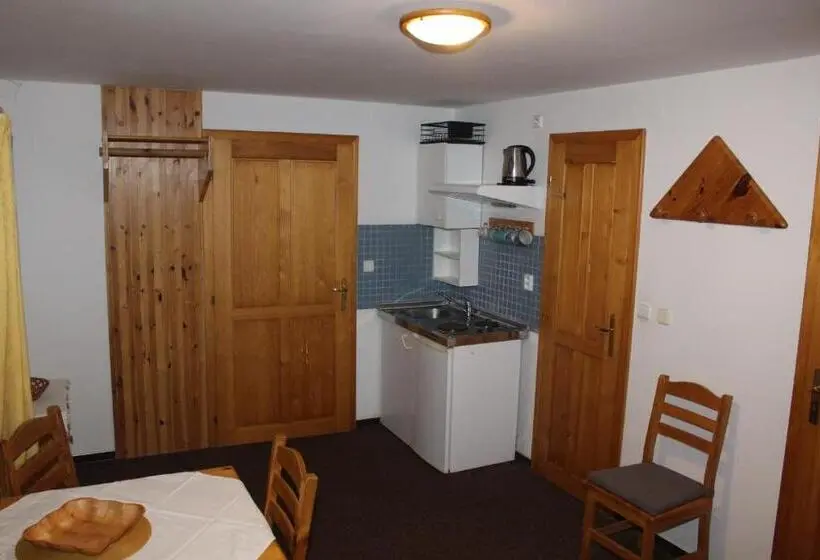エコノミー4人部屋, Penzion Sehnoutkovi