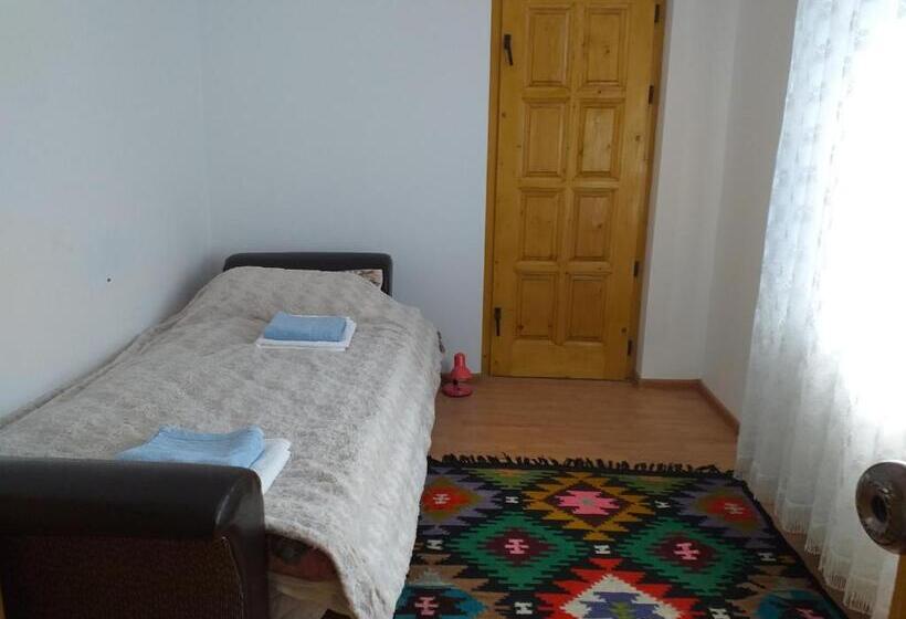 패밀리 룸, Pensiunea Gură De Rai, Pojorâta