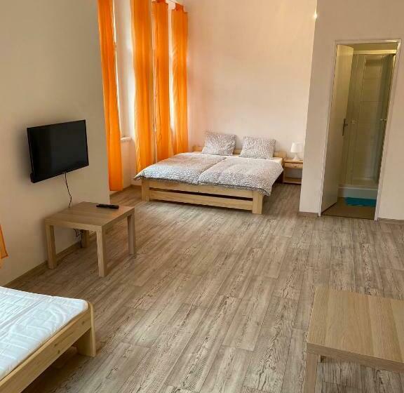 غرفة إقتصادية ثلاثية, Penzion Hřensko