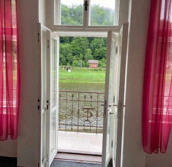 חדר סטנדרט עם מרפסת, Penzion Hřensko