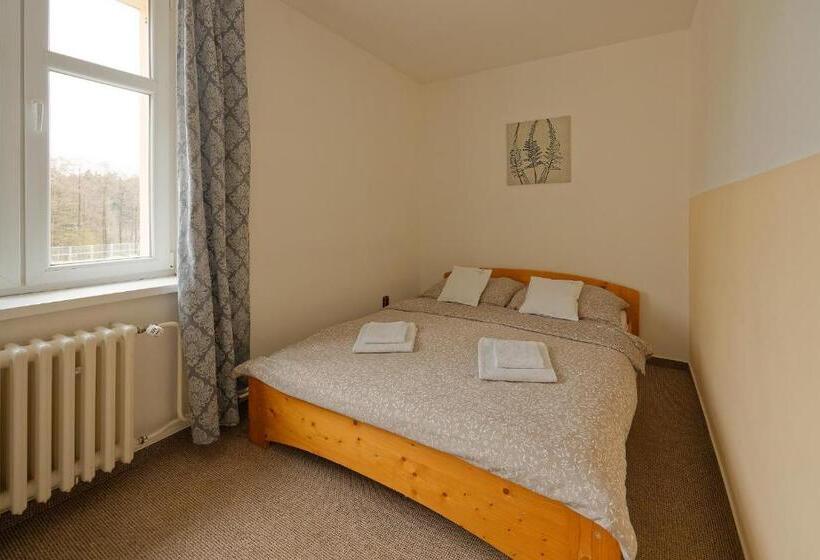 Номер Стандарт, Penzion A Restaurace Na Křižovatce