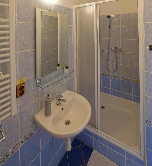 Номер Стандарт, Penzion A Restaurace Na Křižovatce