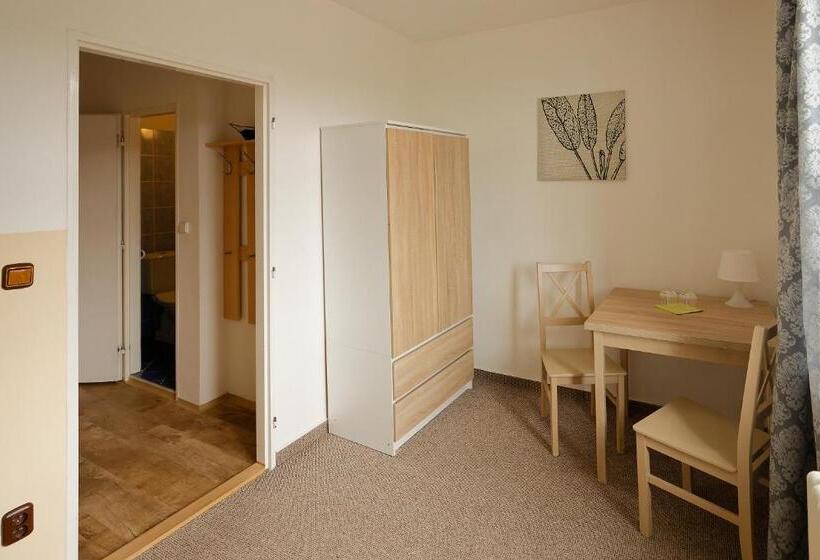 标准间, Penzion A Restaurace Na Křižovatce
