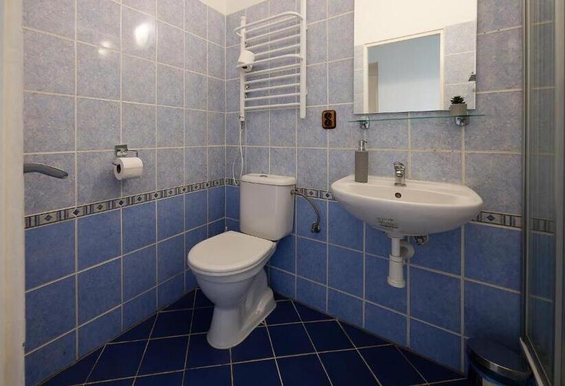 Семейный Номер, Penzion A Restaurace Na Křižovatce