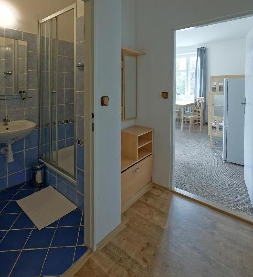 Семейный Номер, Penzion A Restaurace Na Křižovatce