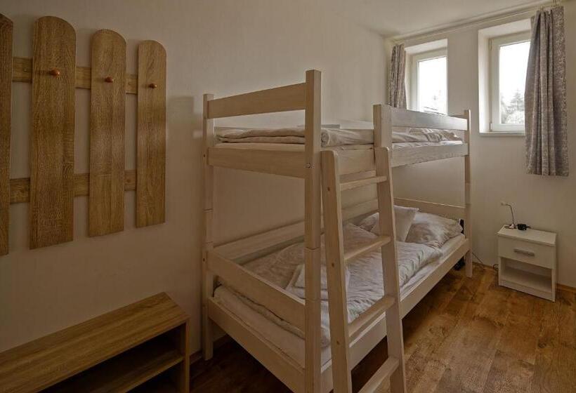 Номер Стандарт, Penzion A Restaurace Na Křižovatce