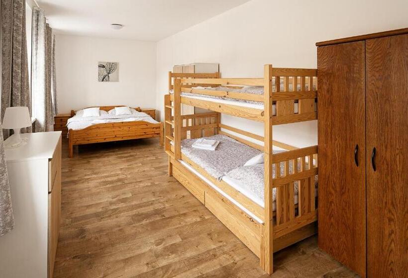 Апартаменты 1 Спальня, Penzion A Restaurace Na Křižovatce