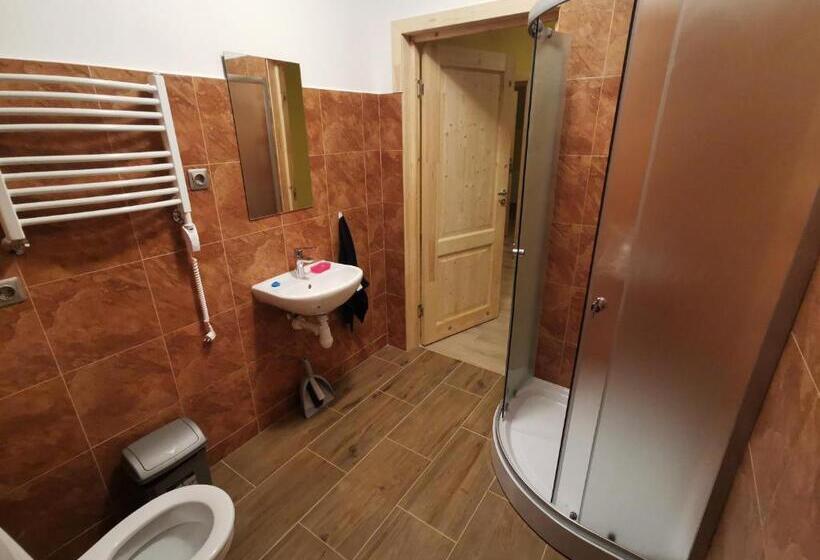 اتاق استاندارد سه نفره, Babilonas