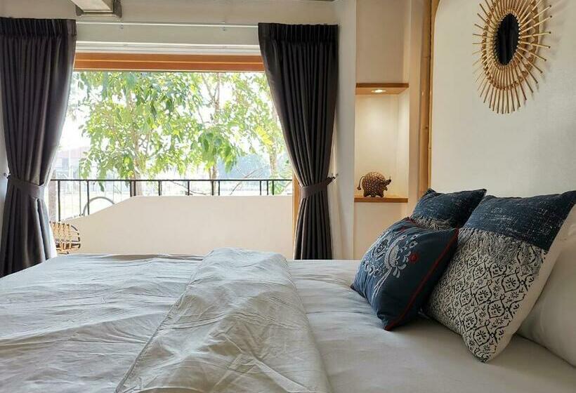 اتاق لوکس با تخت بزرگ, Pannana Cha Am