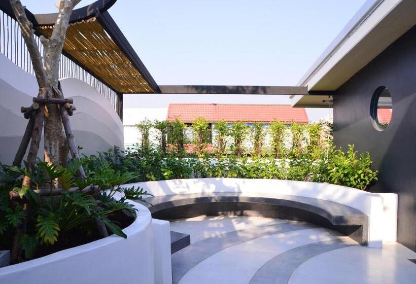 اتاق استاندارد با وان آب گرم, Pannana Cha Am