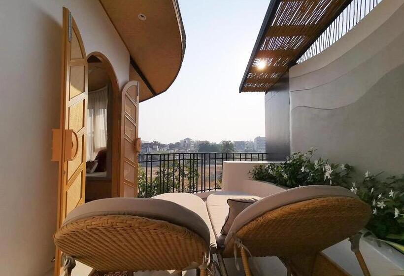 اتاق استاندارد با وان آب گرم, Pannana Cha Am