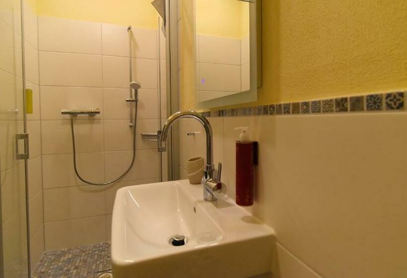 اتاق استاندارد یک نفره, Haus Wopke