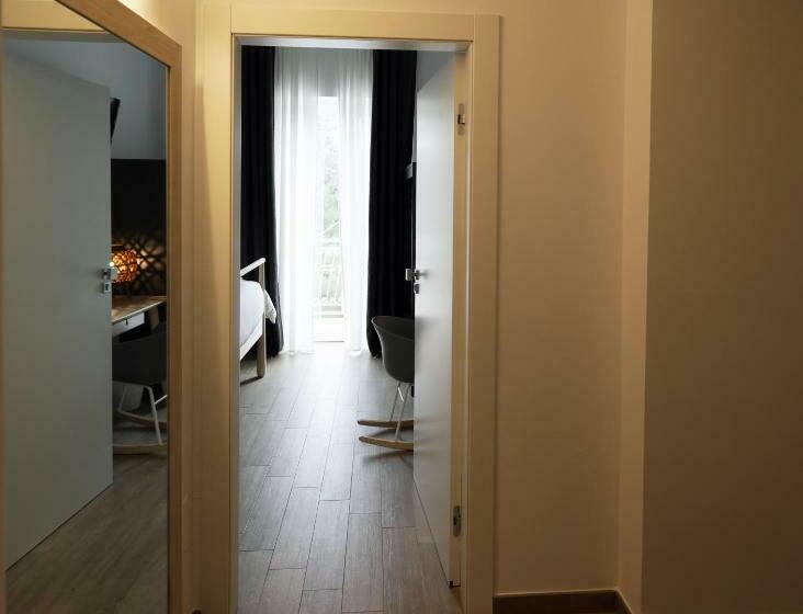 اتاق استاندارد با بالکن, Novantuno