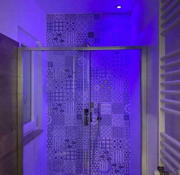 اتاق استاندارد با بالکن, Novantuno