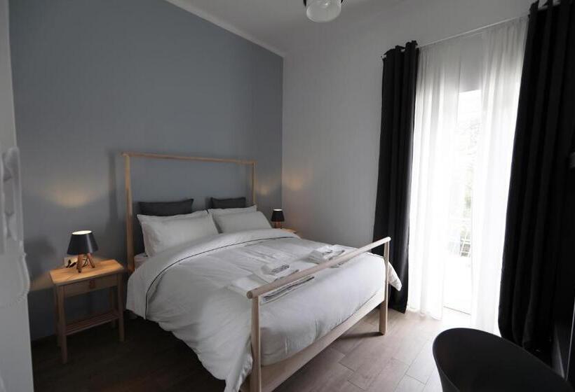 اتاق استاندارد با بالکن, Novantuno