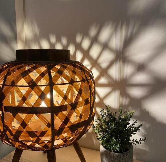 اتاق استاندارد با بالکن, Novantuno