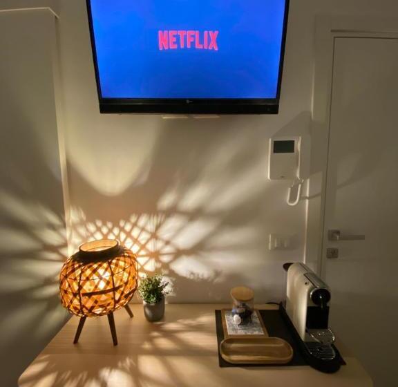 اتاق استاندارد با بالکن, Novantuno