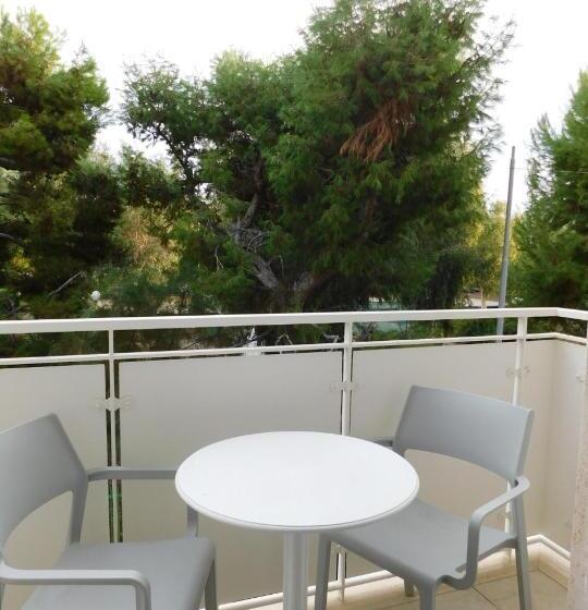 اتاق استاندارد با بالکن, Novantuno