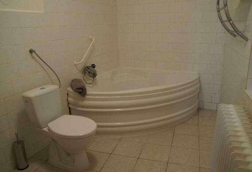 غرفة قياسية, U Broučků