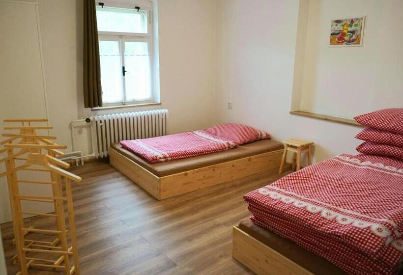 غرفة عائلية, U Broučků