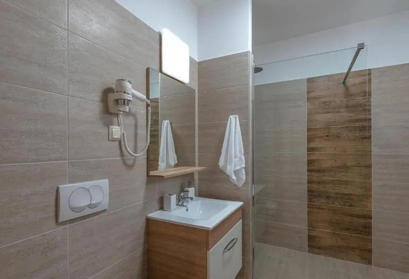 Huoneisto 1 Makuuhuone Pohjakerros, Hídfő Apartman Nyugalom Szigetei