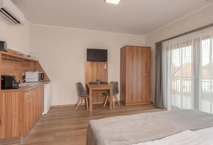 Huoneisto 1 Makuuhuone Parveke, Hídfő Apartman Nyugalom Szigetei