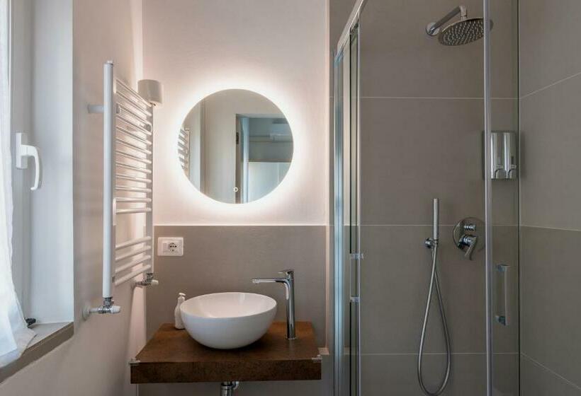 اتاق استاندارد یک نفره, Ale House