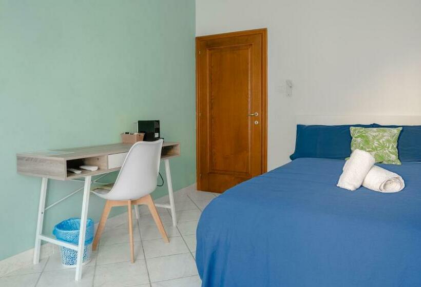 اتاق استاندارد یک نفره, Ale House