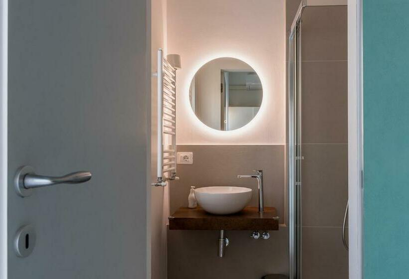 اتاق استاندارد یک نفره, Ale House