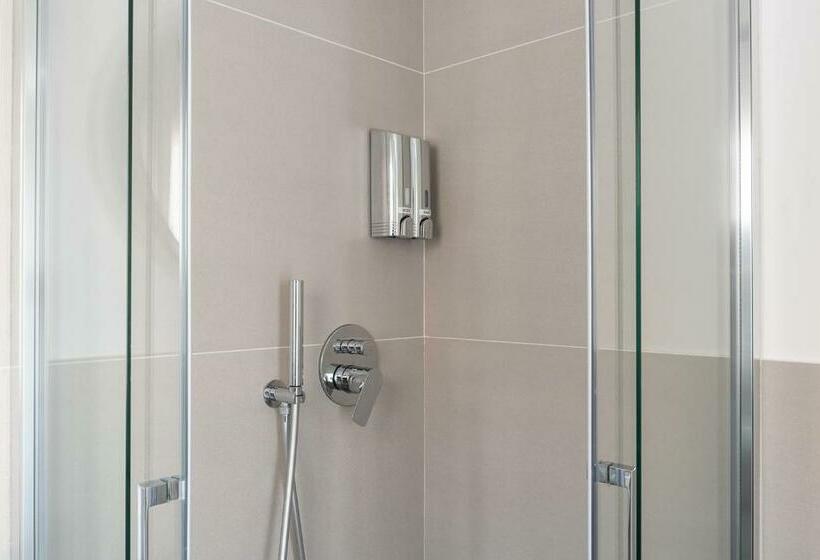 اتاق استاندارد یک نفره, Ale House