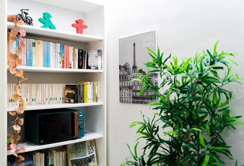 اتاق استاندارد یک نفره, Ale House