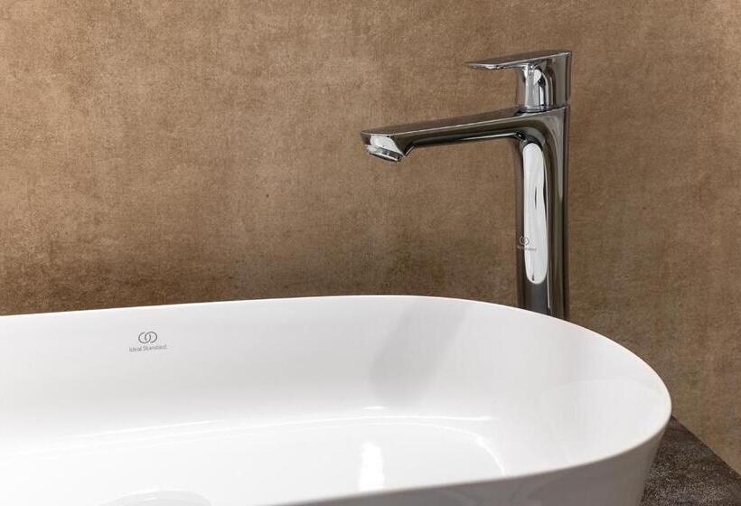 اتاق لوکس, Ale House