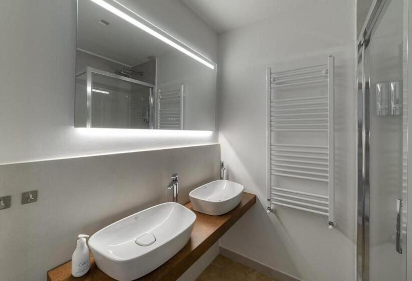 اتاق استاندارد, Ale House