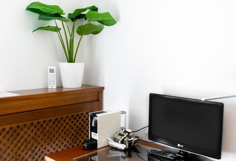 اتاق لوکس, Ale House