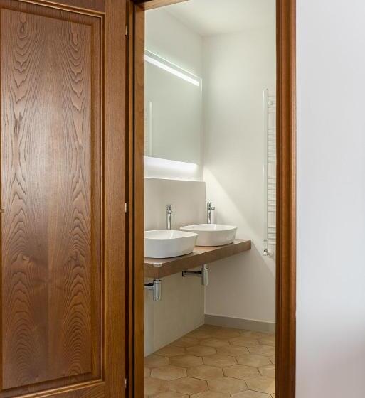 اتاق استاندارد, Ale House