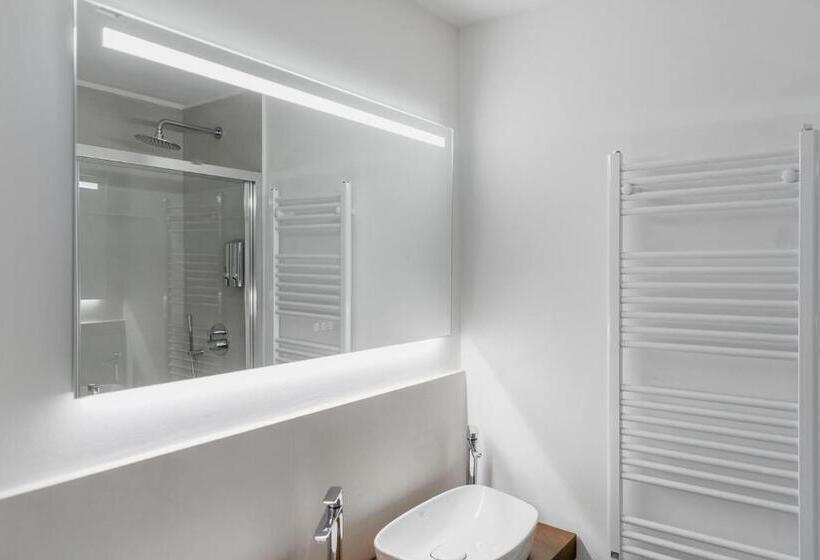 اتاق استاندارد, Ale House