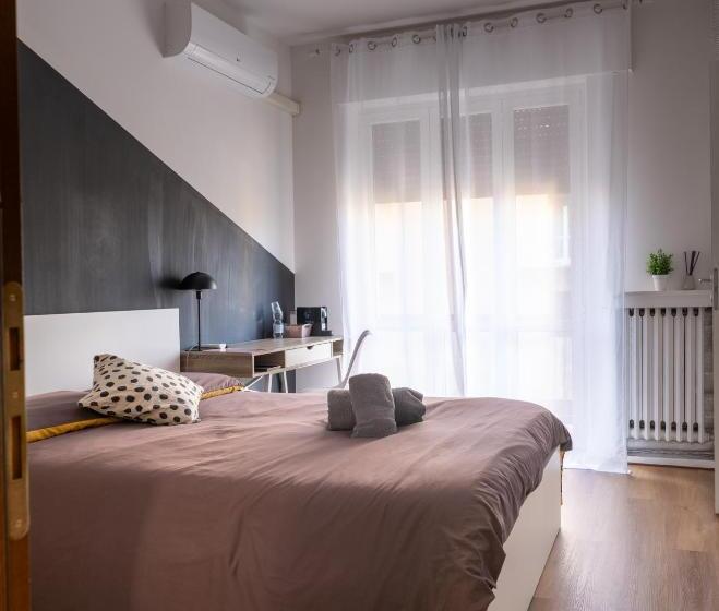 اتاق استاندارد یک نفره, Ale House