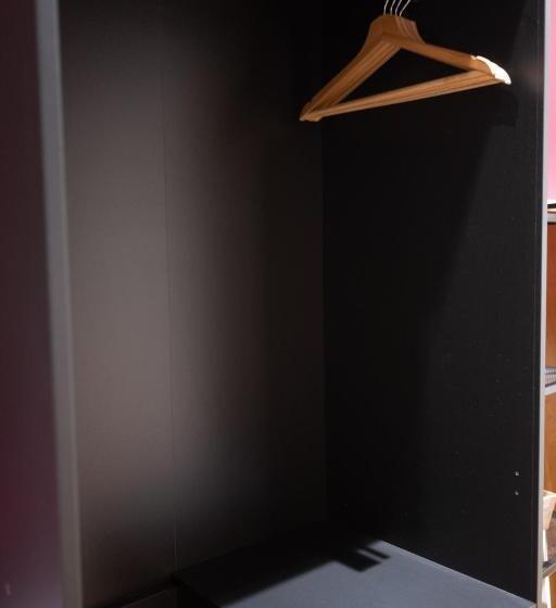 اتاق لوکس, Ale House