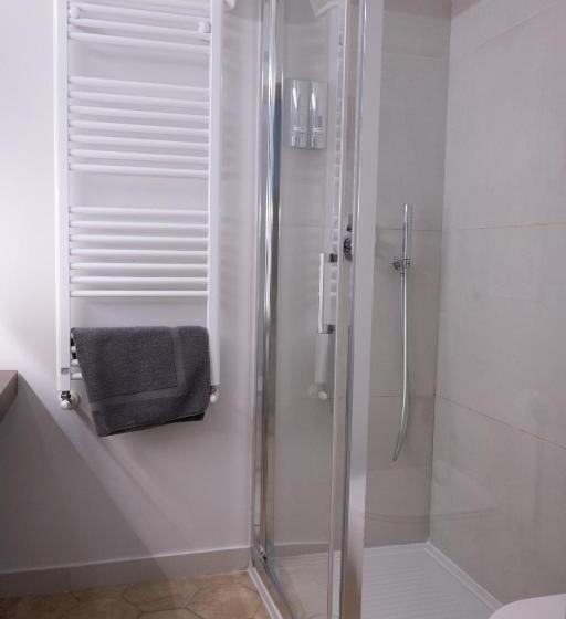 اتاق استاندارد, Ale House