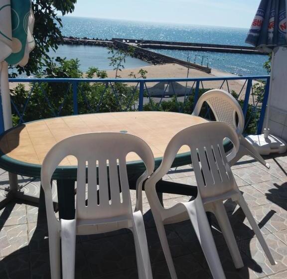Triple Room Sea View, ваканционни къщи на брега  Holiday Houses On The Coast