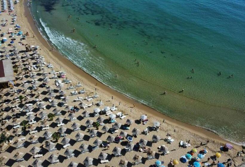 Triple Room Sea View, ваканционни къщи на брега  Holiday Houses On The Coast