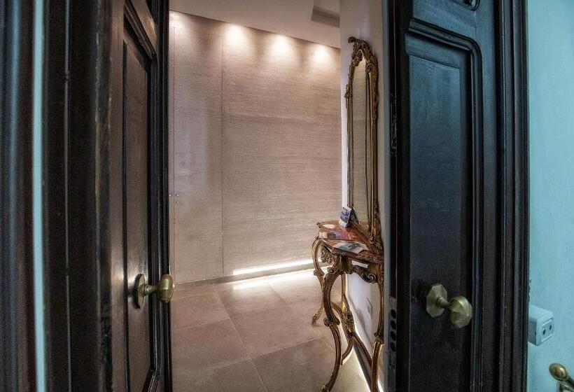 חדר דלוקס, Materia Relais