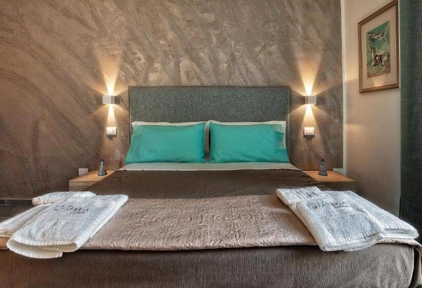 חדר דלוקס, Materia Relais