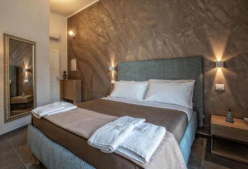 Номер Deluxe, Materia Relais